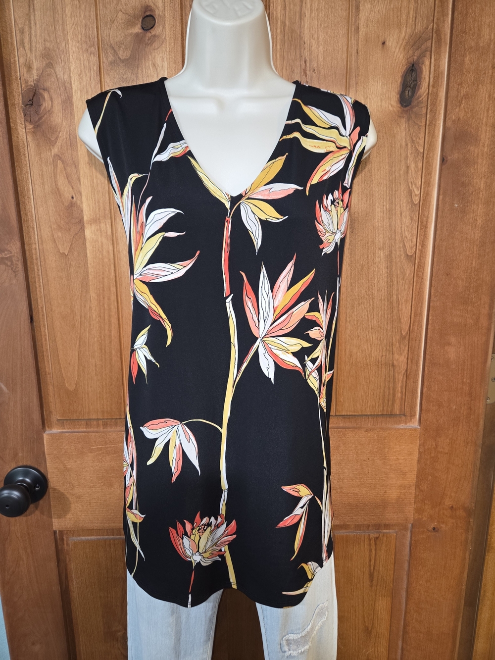 Kasper Black Floral V-Neck Sleeveless Blouse